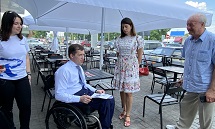 Михаил Терентьев проверил в Бронницах доступность для инвалидов летнего кафе